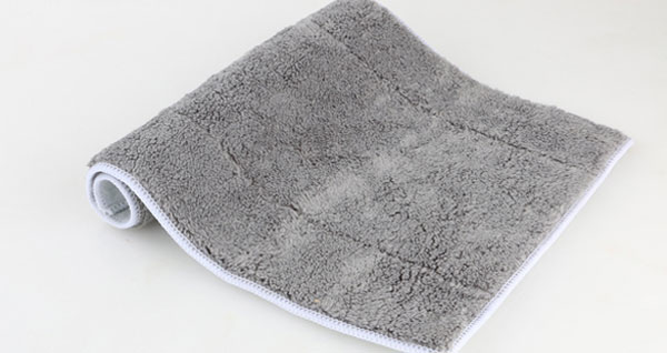 滌綸滾筒刷絨布激光切割工藝，細(xì)節(jié)處凸顯品質(zhì)