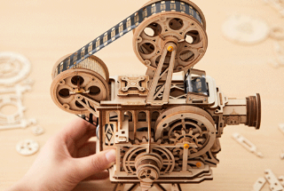 激光切割木質(zhì)放映機(jī)，那抹不去的兒時記憶